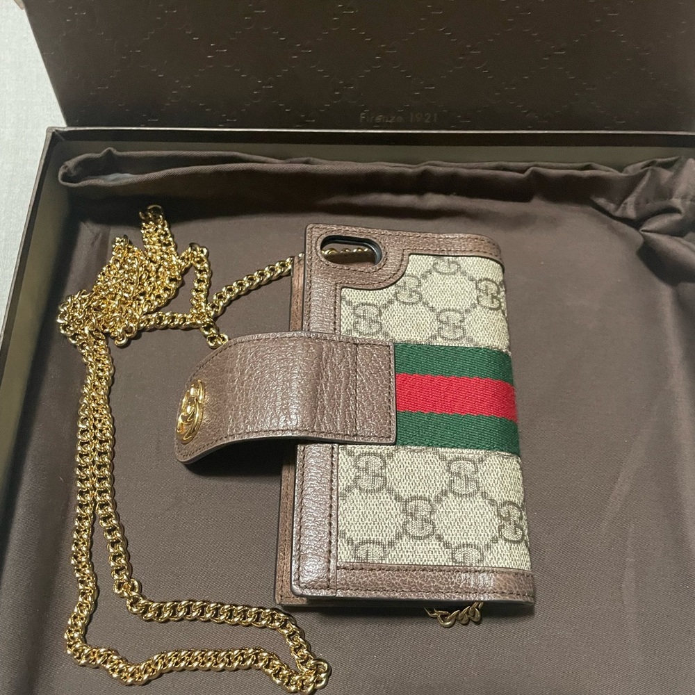 Authentic Gucci Ophelia GG Supreme Canvas iPhone 7/8 Case. - Picture 3 of 6